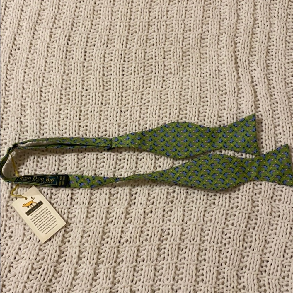 Bird dog bay bow tie with golf alligators